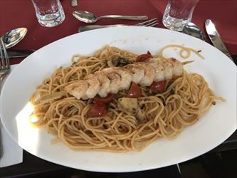 ランチは、久しぶりのパスタとベルギーワッフルの画像1