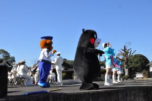 石野公園仮設団地での演奏の写真