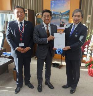 内閣府松村大臣