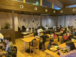 ミルク牧場での食事の様子