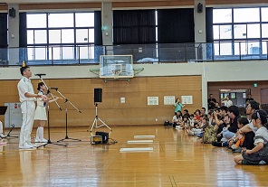 こじか園での音楽隊演奏の写真
