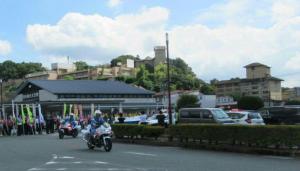 白バイが走行している状況