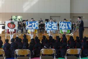 ちぐさ幼稚園での演奏の写真