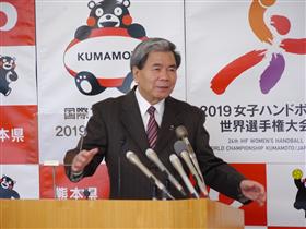 320会見5