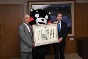 表彰状授与（蒲島知事と日本財団笹川会長）