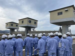 松の木堰の見学状況