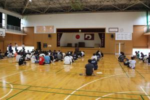 体育館に集合した様子