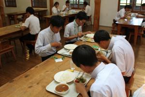 寮での食事