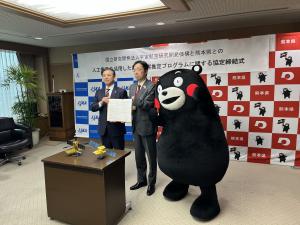 知事(右)と第一宇宙技術部門長(左)との記念写真