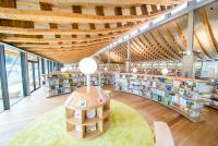 内観(2階 図書館)