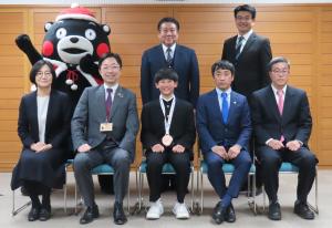 世界テコンドープムセ（型）選手権大会２０２４で銅メダルを獲得した汐﨑然選手による 知事表敬